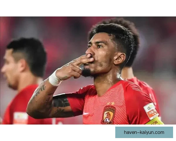 保利尼奥展现卓越防守能力，助力球队后防线稳固表现亮眼